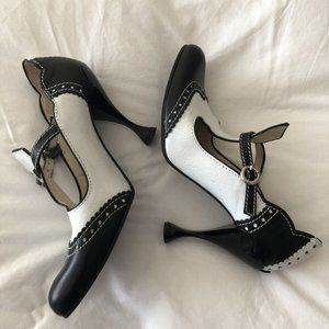 John Fluevog Leather Harlow Black/White Crackled Wing Tip T Strap Heels SZ 9.